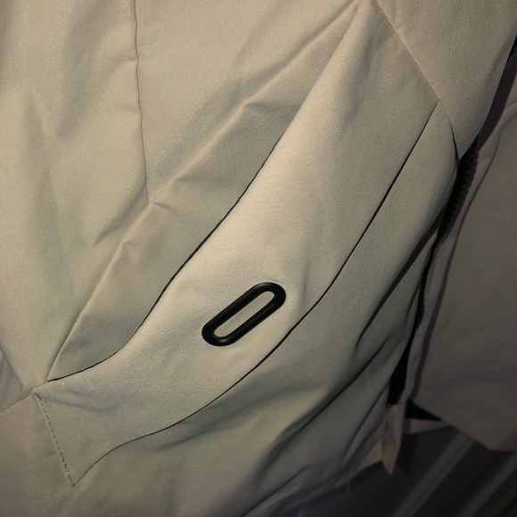 NWOT Cream zip-up Windbreaker Jacket - Picture 4 of 6